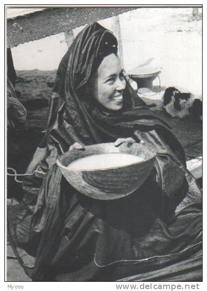 MAURITANIE Vivant Univers Centrale St Jacques Paris,Femme Avec Poterie Et Nourriture - Mauritanië