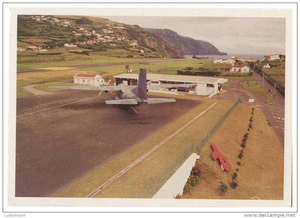 PORTUGAL SANTA CRUZ DAS FLORES - Vista Parcial Da Aerogare E Monte Carte Postale - Aérodromes