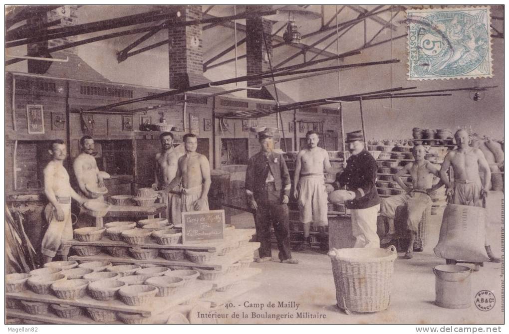 CPA. BOULANGERIE MILITAIRE 1905. BOULANGER. SAC DE FARINE. PAIN. FOUR A BOIS. PANIER - War 1914-18