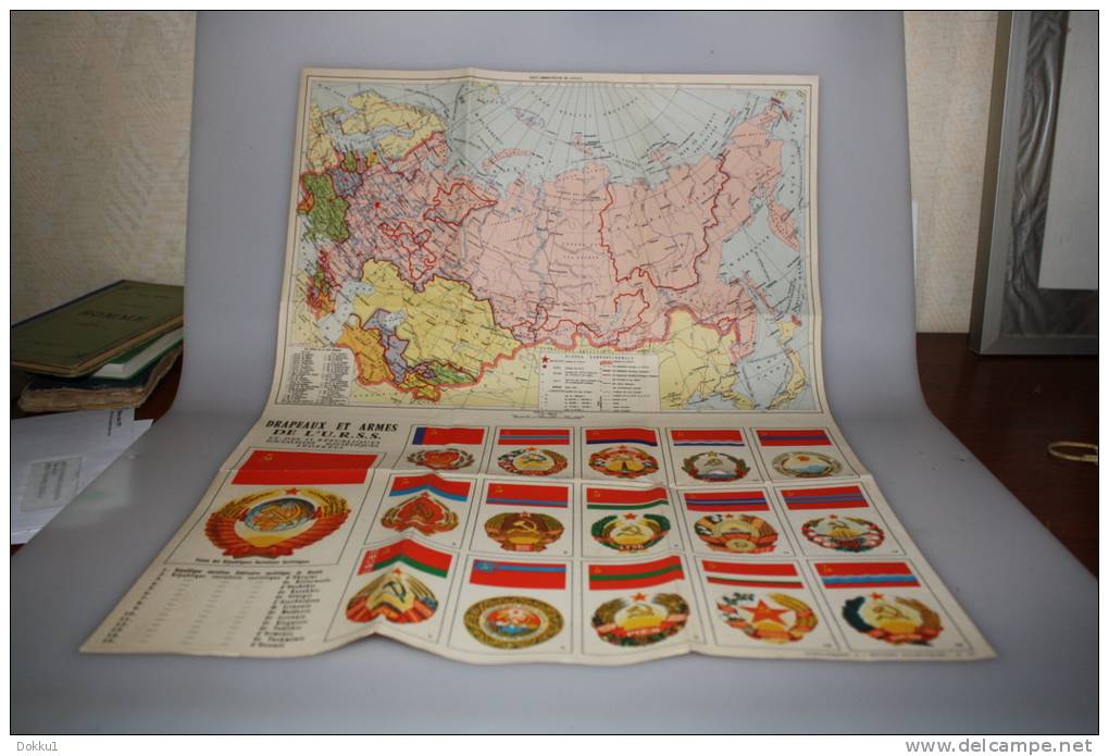 Drapeaux Et Armes De L´U.R.S.S. Et Des 15 Républiques Soviétiques Fédérées - Carte Format 40 X 55,5 Cm - 1961 - Cartes Géographiques