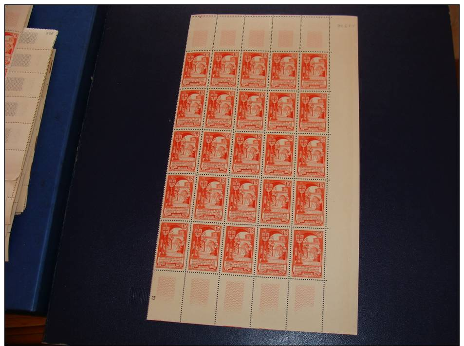 N° 926 En Demi Feuille De 25  Timbres Neuf** - Fogli Completi