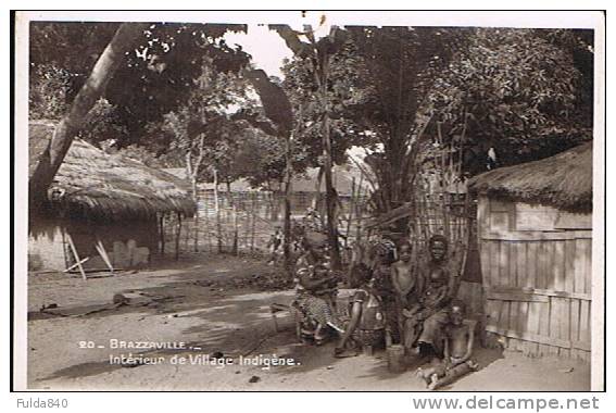 CPA.       BRAZZAVILLE.      Intérieur De Village Indigène. - Brazzaville