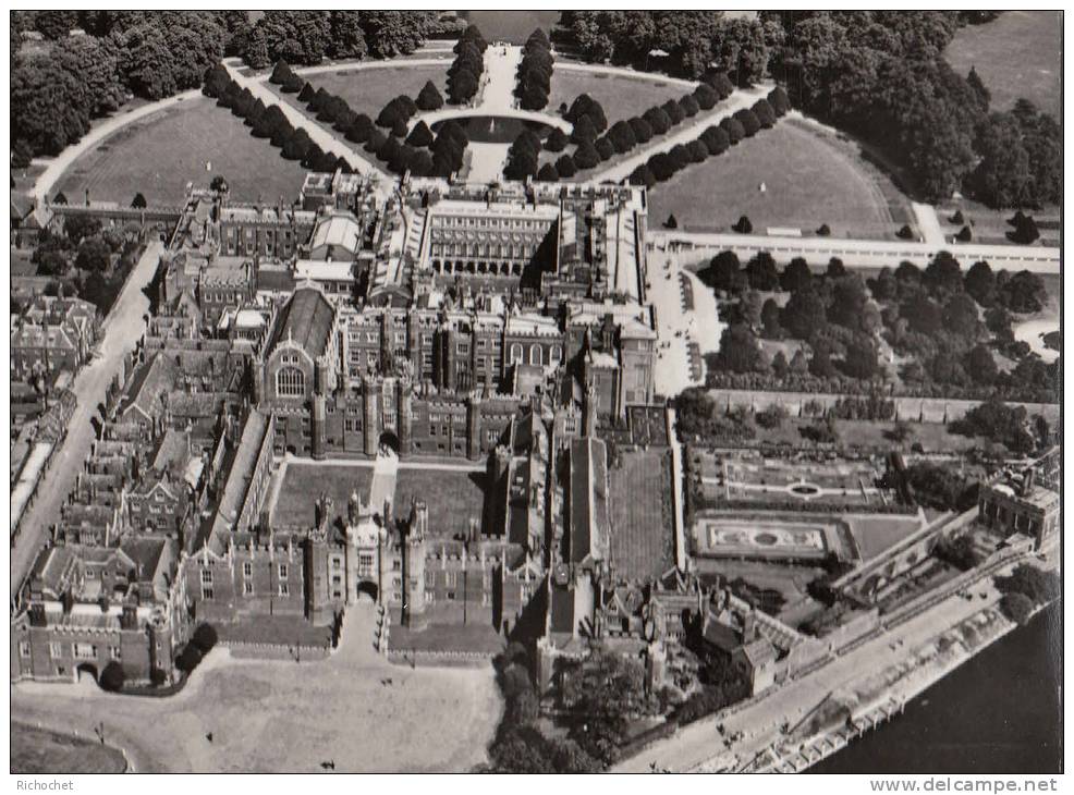 Hampton Court Palace Middlesex Air View - Middlesex