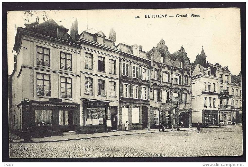 CPA ANCIENNE- FRANCE- BETHUNE (62)- LA GRAND'PLACE PAVÉE- COMMERCES TRES GROS PLAN- VITRINES- ANIMATION - Bethune