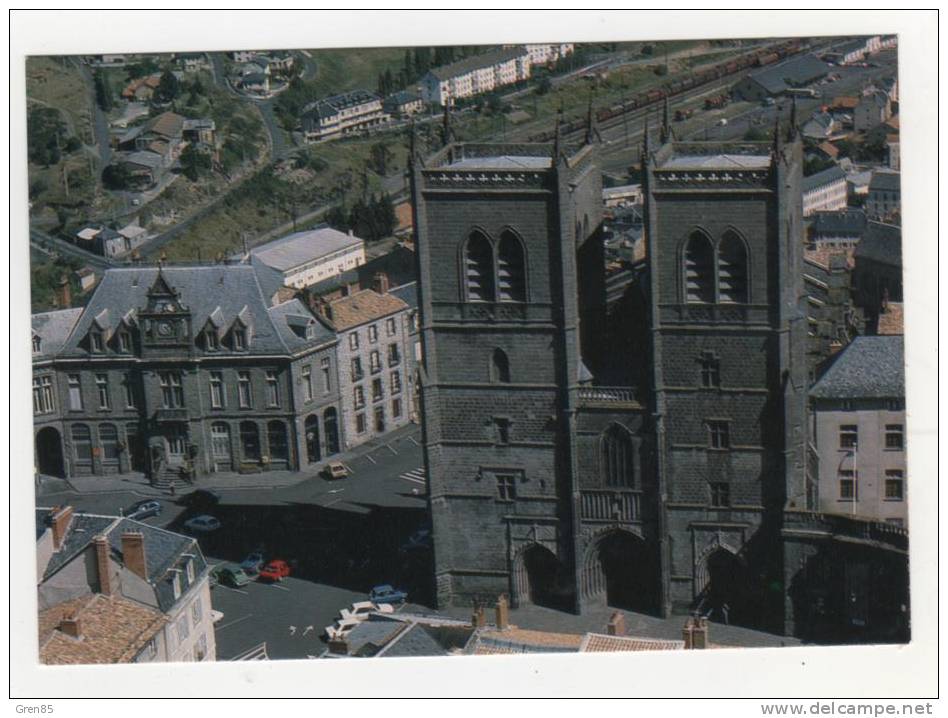 CP SAINT FLOUR, FACADES DE LA CATHEDRALE ST PIERRE BATIE A LA PLACE DE L'ANCIENNE EGLISE DU PRIEURE BENEDICTIN CANTAL 15 - Saint Flour