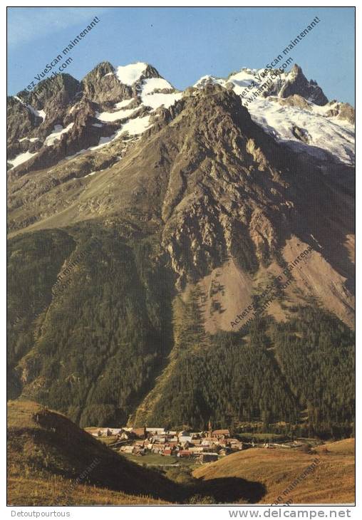 VILLAR D'ARENE Hautes Alpes 05 : Vue Générale  Village Et Le Bec De L'Homme Et La Meije - Autres & Non Classés