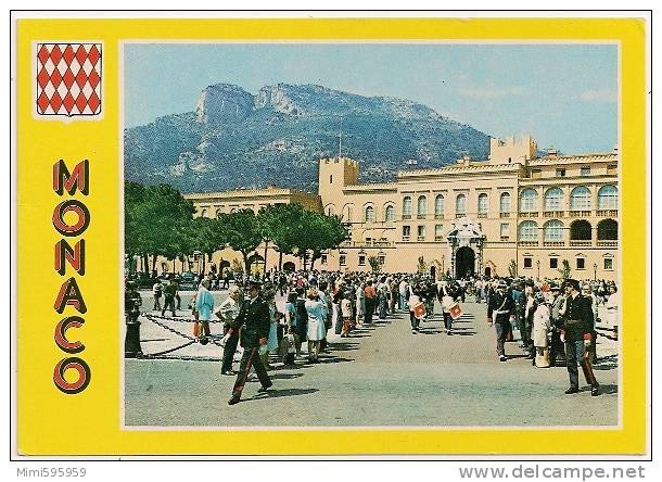 MO 127/Bis -Principauté De MONACO -Place Du Palais à La Relève De La Garde -Très Animée-Circulée 1981 - Scan Recto-verso - Prince's Palace