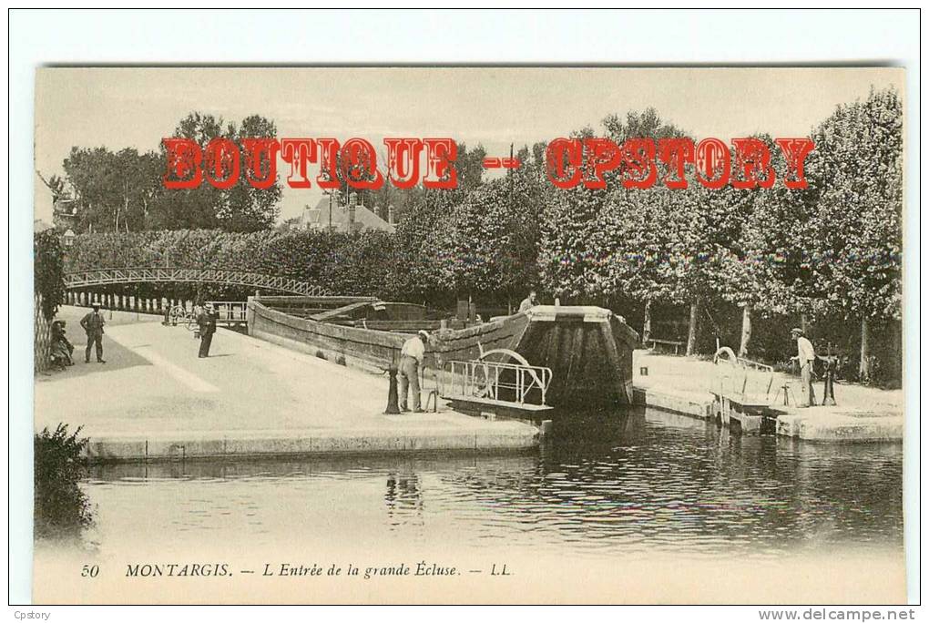 PENICHE Dans La Grande Ecluse Du Canal De Briare - Batellerie  Marinier  Peniches - Navigation Fluviale - Dos Scané - Houseboats