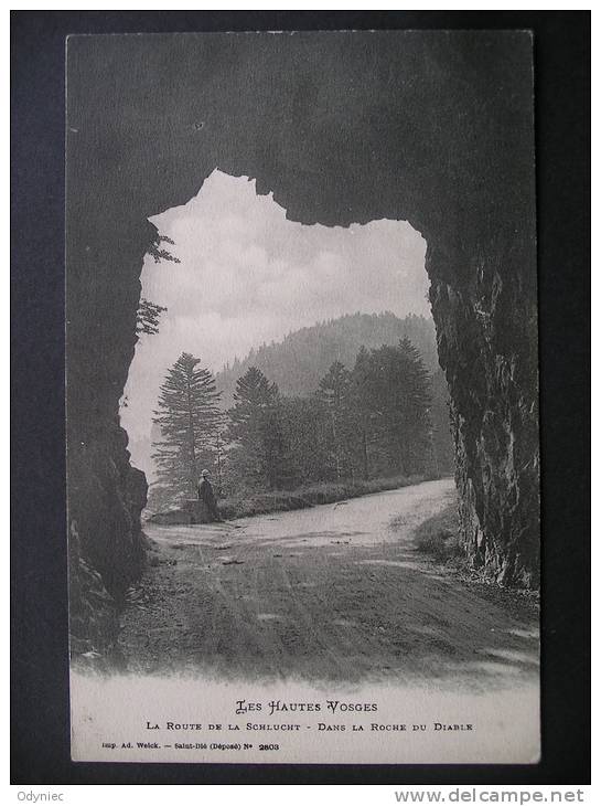 Les Hautes Vosges,La Route De La Schlucht-Dans La Roche Du Diable - Lorraine