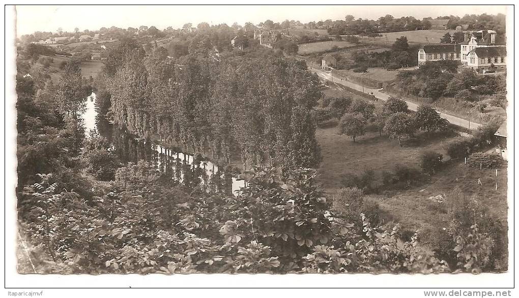 Mayenne : AMBRIEREs  Le  GRAND  :  Vue 1963 , Route De  Domfront  Et L ' Hôpital - Ambrieres Les Vallees