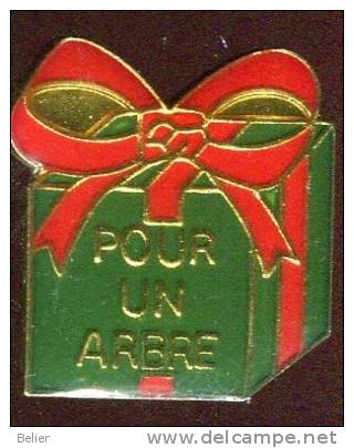 PIN'S CADEAU - Christmas