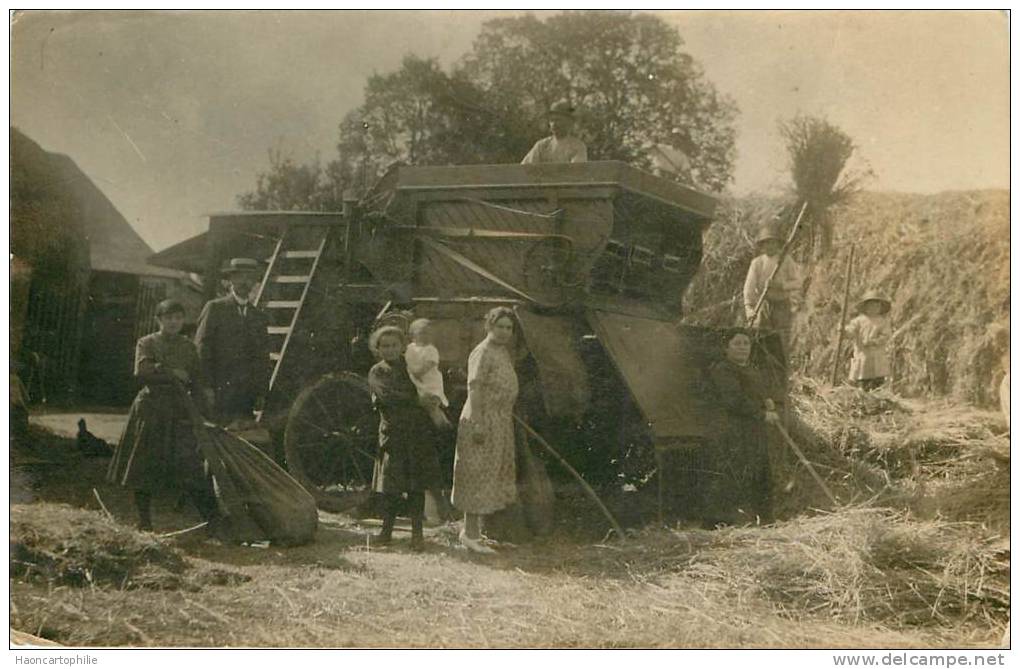 Agriculture , Carte Photo Batteuse En Gros Plan - Tracteurs