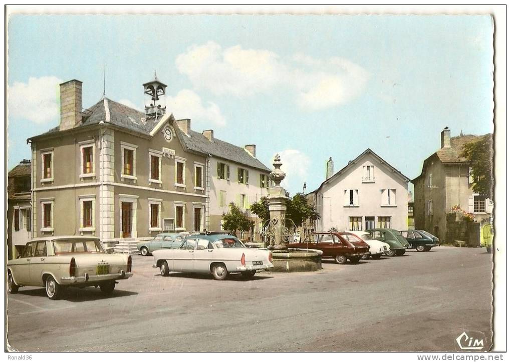 Cp 48 AUMONT AUBRAC Place De L´hotel De Ville Station Estivale Voiture Peugeot Citroen 2 Cv  R16 Renault Dauphine Fiat - Aumont Aubrac