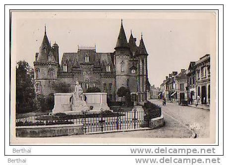 80 CORBIE - Le Monument Et L Hotel De Ville - Corbie