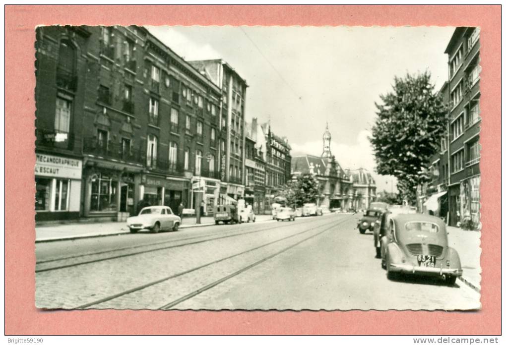 CPSM -  59 - VALENCIENNES - AVENUE SENATEUR GIRARD VERS LA GARE - RENAULT 4 CV - RENAULT DAUPHINE - - Valenciennes