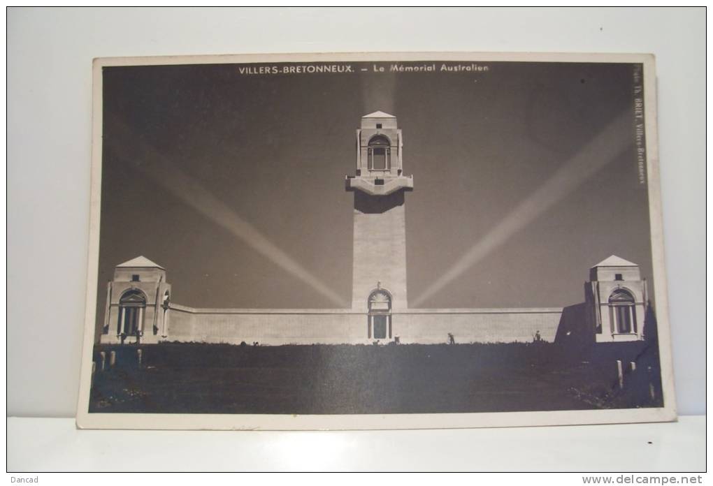 VILLERS BRETONNEUX ---    LE MEMORIAL  AUSTRALIEN - Cimetières Militaires