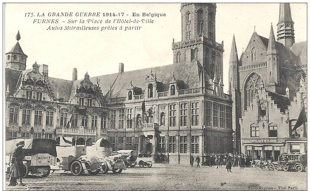 La Grande Guerre 1914-17 - En Belgique - FURNES - Sur La Place De L´Hôtel De Ville - Autos Mitrailleuses Prêtes à Partir - Guerra 1914-18