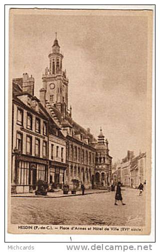 CPA 62 HESDIN - Place D Armes Et Hotel De Ville - Hesdin