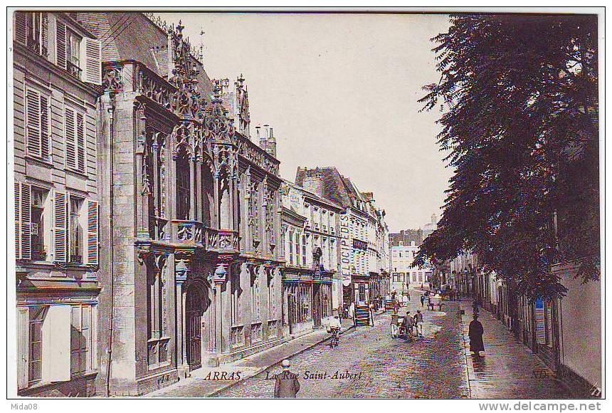 62. ARRAS. LA RUE SAINT AUBERT. Editeur  N.D.. Belle Animation. - Arras