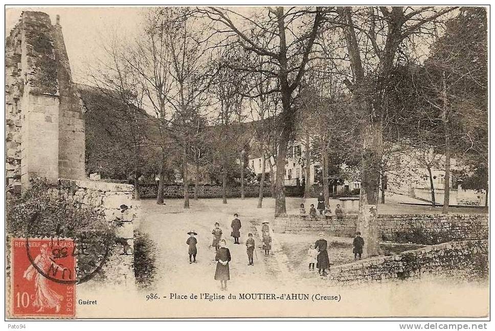 LE MOUTIER D' AHUN  ( Creuse )  -  Place  De  L ' Eglise - Moutier D'Ahun