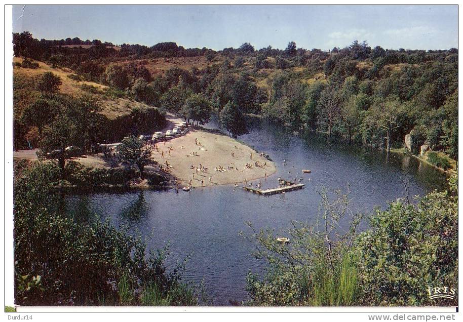 ARGENTON - CHATEAU  ( Deux-Sèvres )  Le Lac D'Hautibus Et La Plage - Argenton Chateau