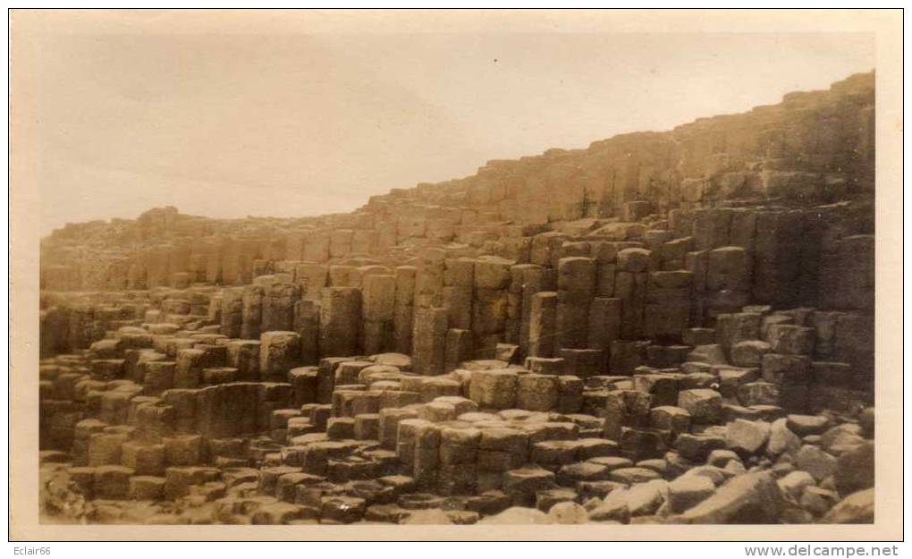 Giant's Causeway ; En Irlandais : Clochán Na BhFómharach, Photo N°1    Papier Velox  Année 1920 - Altri & Non Classificati