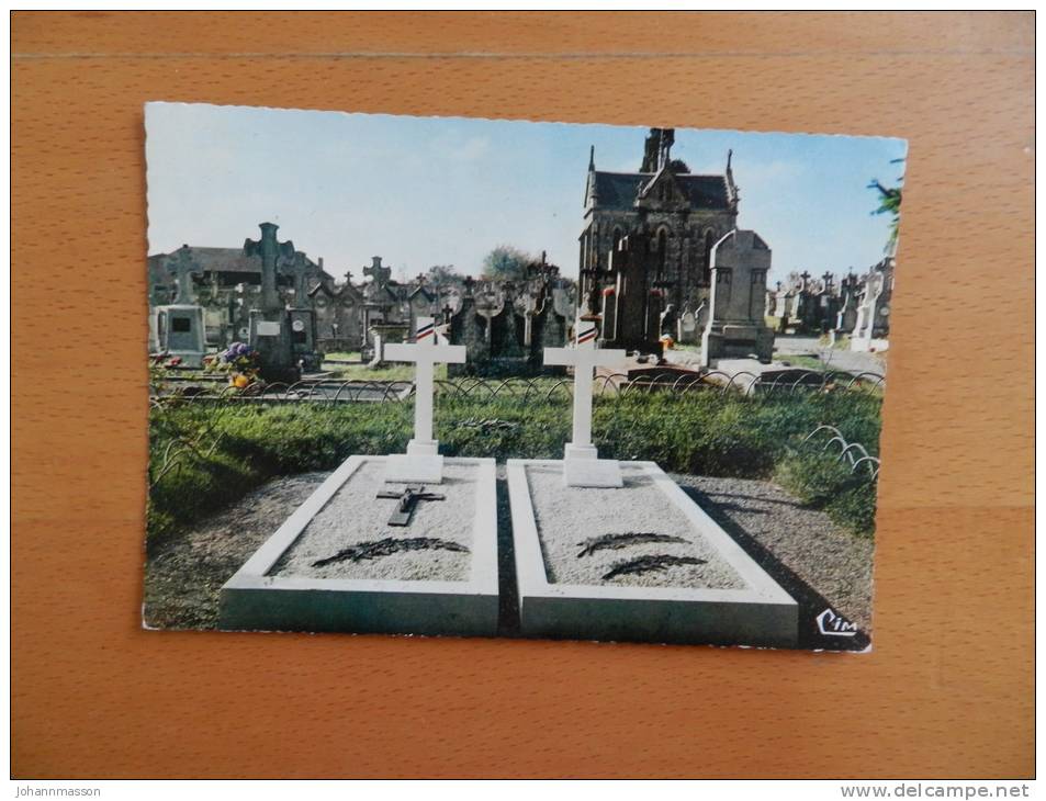 Cp   Mouilleron En Pareds  -  Le Cimetière - Les 2 Tombes , Celle Du Maréchal De Lattre De Tassigny Et Celle De Son Fils - Mouilleron En Pareds