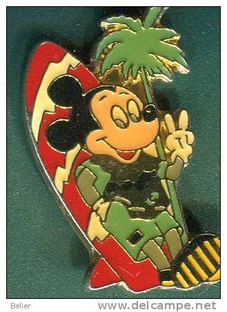 PIN'S MICKEY - Disney