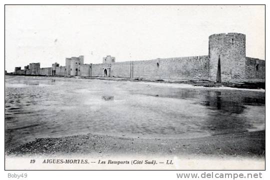 GARD De AIGUES MORTES Les Remparts   Circulée 1926    Scan Recto Verso - Aigues-Vives