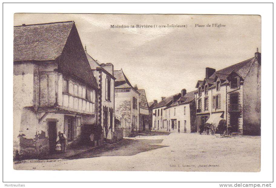 CPA (44), MOISDON LA RIVIERE, Place De L'église, Jamais Voyagée, Verso Sale - Moisdon La Riviere