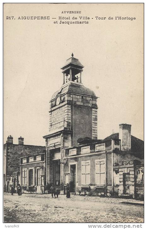 63 - AIGUEPERSE - CPA - HÔTEL-DE-VILLETOUR DE L´HORLOGE ET JACQUEMART - - Aigueperse