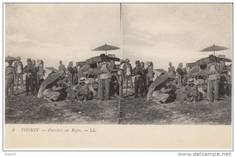 Tonkin Vietnam, Ouvriers Au Repos, Crowd Umbrella, Stereo View C1910s/20s Vintage Postcard - Vietnam