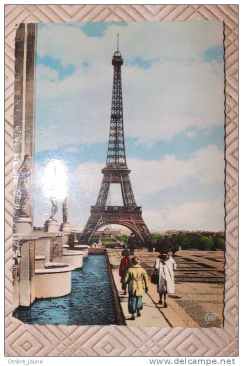 PARIS - LA TOUR EIFFEL ET LA TERRASSE DE CHAILLOT - Edition Spéciale La Tour Eiffel - Tour Eiffel