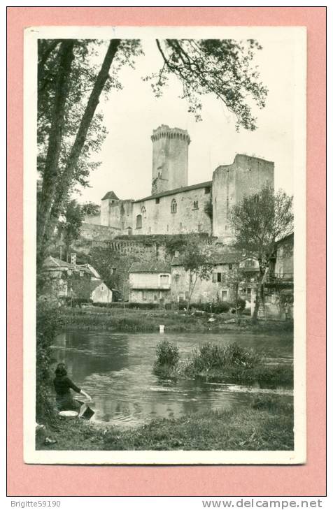 CPA  24 - DORDOGNE - BOURDEILLES - LE CHATEAU ET LE DONJON - LES VIEILLES MAISONS SUR LA DRONNE - - Altri & Non Classificati