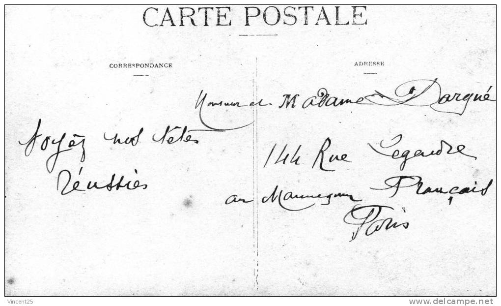 Carte Photo Famille  Toit Tuille   Plat A Situe Localise Identifie Voir Verso  A Identifie Localise Expedier A Paris - Picardie