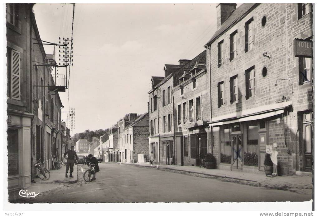 GORRON 53 Mayenne Rue De Bretagne Carte Dentelée Véritable Photo - Gorron