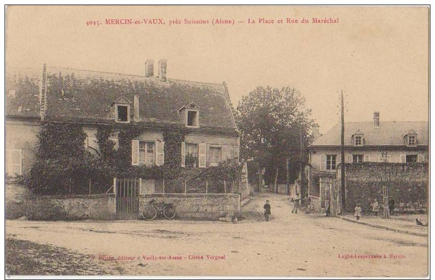 CPA 02 MERCIN ET VAUX Près Soissons La Place Et La Rue Du Maréchal 1914 - Other & Unclassified