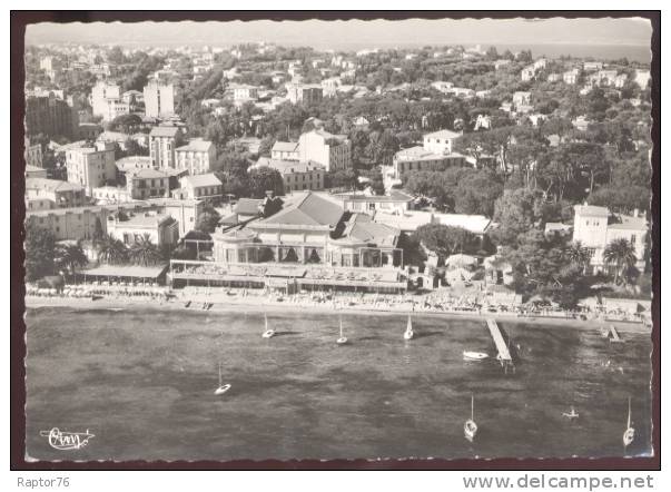 CPSM ANTIBES JUAN LES PINS  Vue Aérienne Sur Le Casino Et Sa Plage - Juan-les-Pins