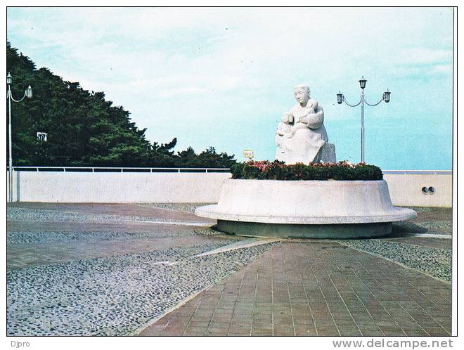 A Bronce  Image Mother And Child At Taejongdae  Korea - Corée Du Sud