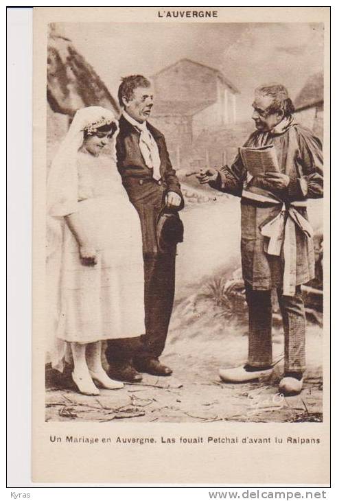 Lot De 2 Cpa . L'AUVERGNE . MARIAGE . Couple De Mariés - Noces