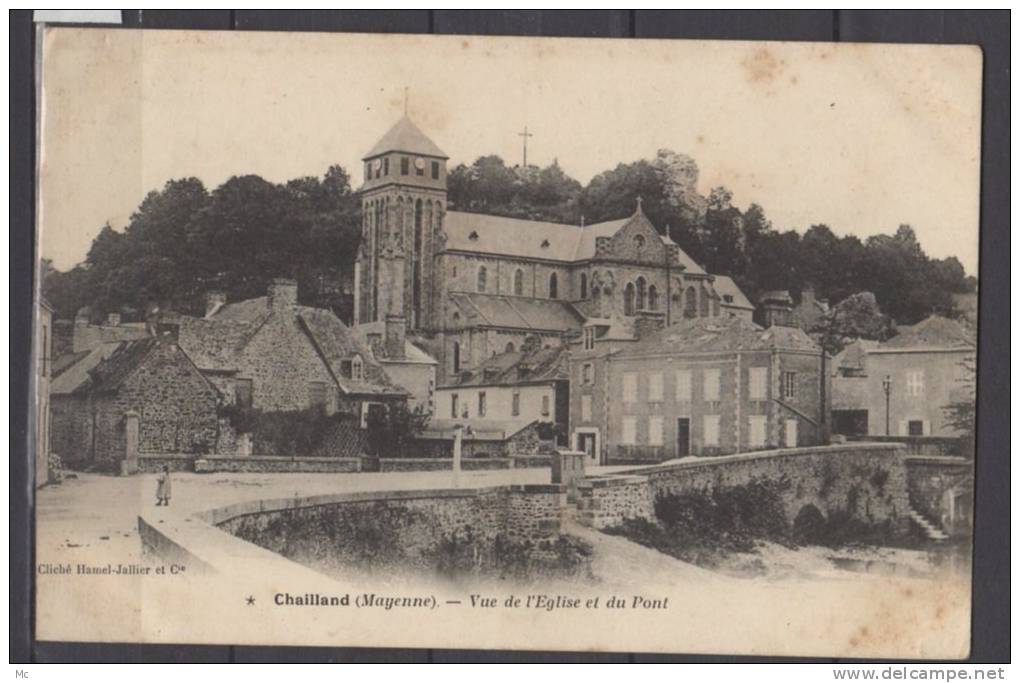 53 - Chailland - Vue De L'Eglise Et Du Pont - Chailland