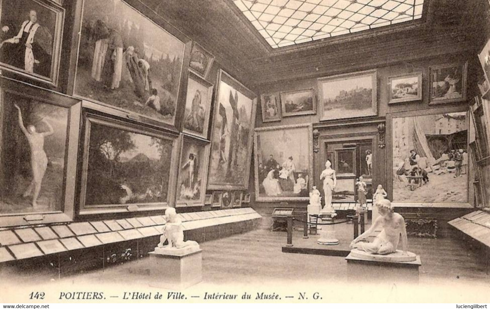 CPA  VIENNE (86)   -  POITIERS  -    Hotel De Ville Intérieur Du Musée - Poitiers