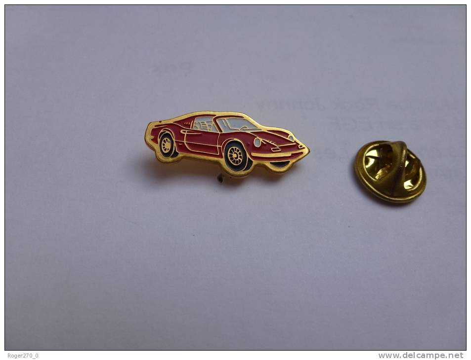 Auto Ferrari    , Dimensions : 11 X 26 Mm , Tole Peinte , Fond Doré - Ferrari