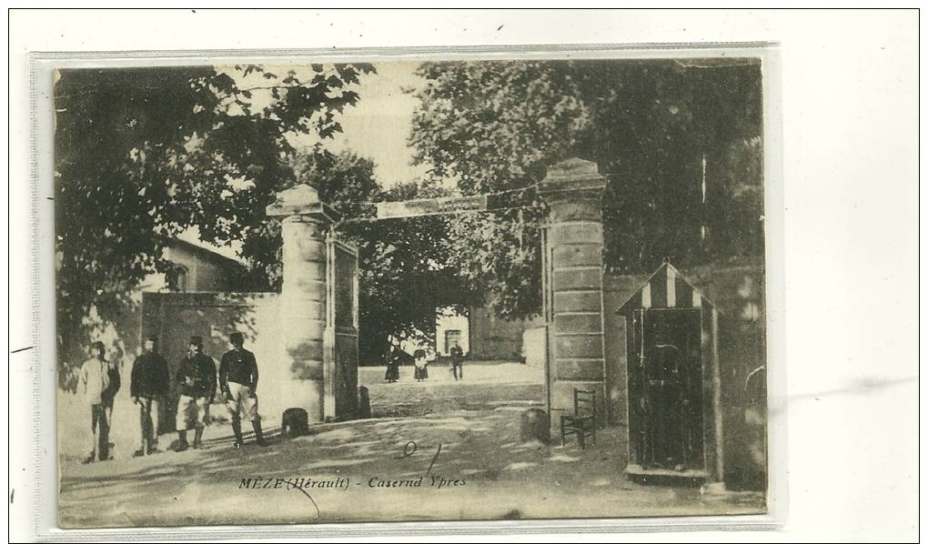 MEZE  CASERNE  YPRES  SOLDATS - Mèze