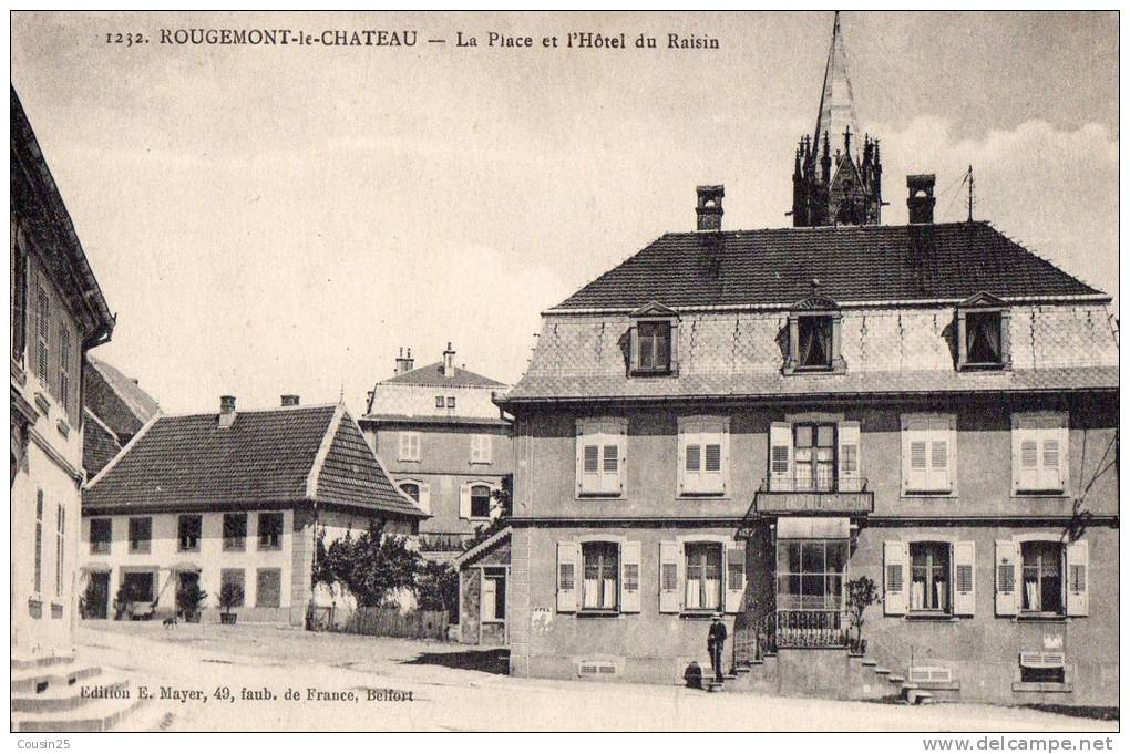 90 ROUGEMONT LE CHATEAU - La Place Et L'hôtel Du Raisin - Rougemont-le-Château