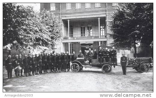 BEL REPRO DE PHOTO CARTONNE SAPEUR POMPIERS DE LA FERE SAINT GOBAIN CAMION POMPE  27.5 X 16.5 CM Bon Etat - Feuerwehr