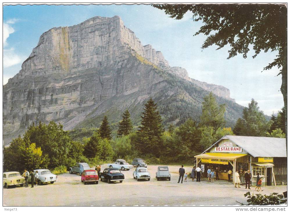 Carte Postale Des Années 60 Du 73 - Le Granier - Au Sommet Du Col Le Châlet Hôtel - Bamert-Gavillet Propriétaire - Auto - Autres & Non Classés