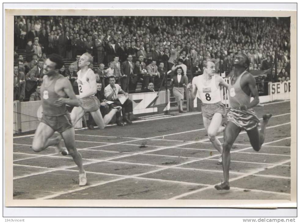 P 641 - PHOTO - Paris - France - Suéde D'athletisme  Remporté Par Bobino  -  1953 - Voir Description - - Athletics