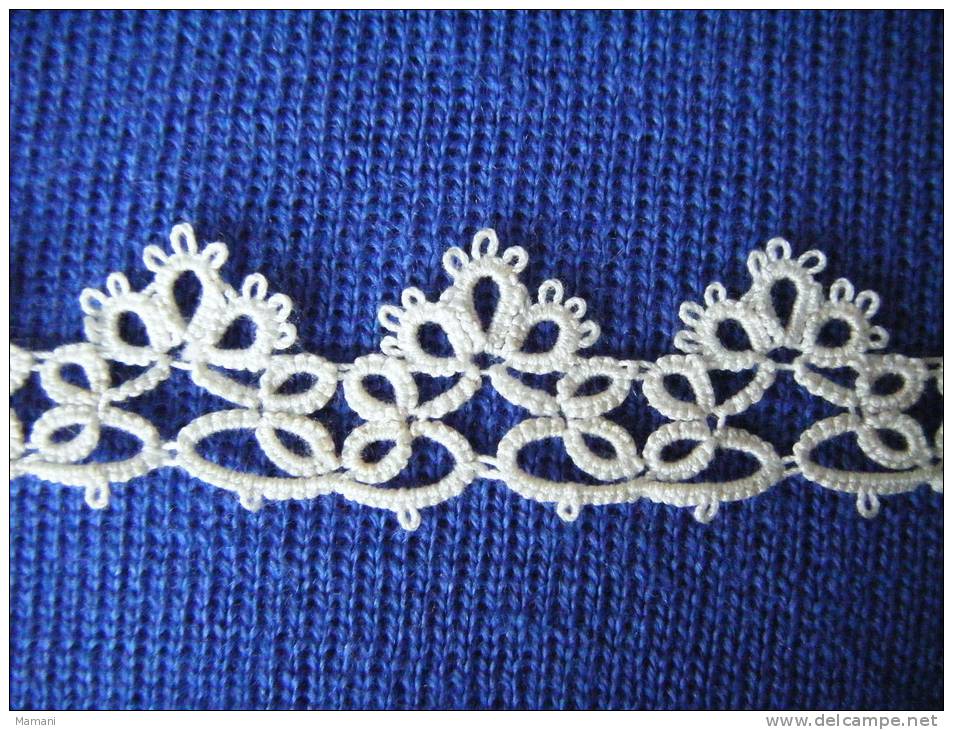 lot de dentelle (au crochet ).-pour modele ou confection vetements de poupee