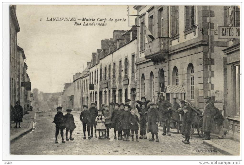 LANDIVISIAU. - Mairie Corps De Garde. Rue Landerneau - Landivisiau